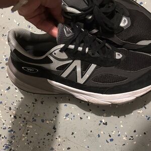 New Balance Men's Black and Silver Sneakers 990